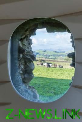 В Шотландии каменные руины превратили в стильный дом. Фото