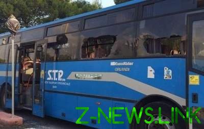 В Италии перевернулся автобус с пассажирами: десятки пострадавших