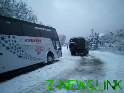 На Закарпатье автобус с 46-ю пассажирами вылетел в кювет