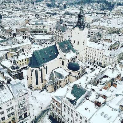Зимняя сказка: впечатляющие кадры заснеженного Львова 