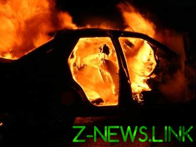 В Киеве Chevrolet сгорел дотла за считанные минуты