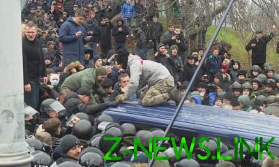 Как активисты освобождали Саакашвили из машины СБУ. Видео
