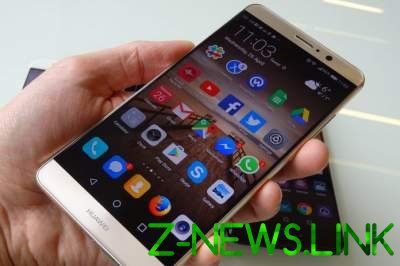 Один из смартфонов Huawei обновили до Android 8.0