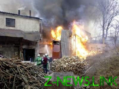 В Тернопольской области на фабрике разгорелся масштабный пожар 