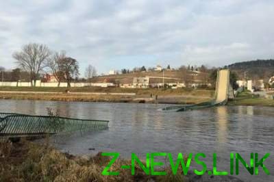 В Праге рухнул пешеходный мост: есть пострадавшие