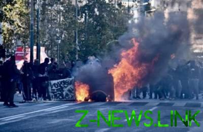 В Греции демонстрантов разогнали слезоточивым газом