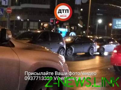 Масштабное ДТП в центре Киева: столкнулись четыре легковушки