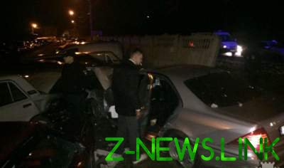 «Пьяное» ДТП в Ровно: Mercedes протаранил 20 автомобилей