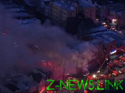 В Нью-Йорке горит многоэтажный дом: десятки пострадавших