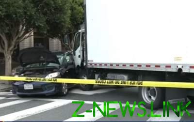 В Сан-Франциско грузовой автомобиль въехал в толпу. Видео