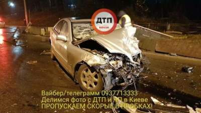 ДТП в Киеве: столкнулись Mercedes и Audi