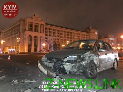 В центре Киева столкнулись два авто: Audi приземлилось на крышу