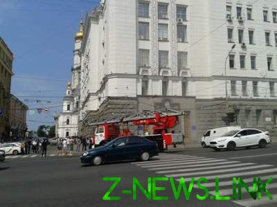 В Харькове в здание городского совета бросили дымовую шашку