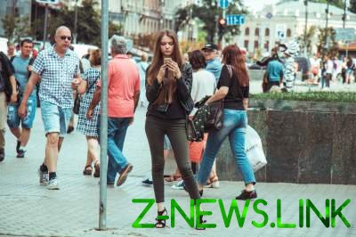Красивые девушки на улицах Киева. Фото