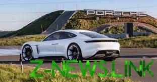 Революционный Tesla Roadster проиграл Porsche Taycan 