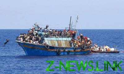 Около Ливии затонуло судно с мигрантами