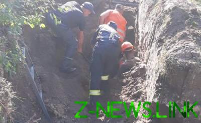 В Борисполе работники «Киевоблэнерго» оказались под завалом: один из них погиб