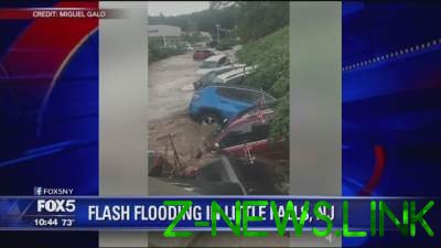 Потоп в США унес с собой множество автомобилей. Видео
