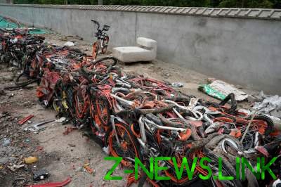 Так выглядят китайские кладбища велосипедов. Фото