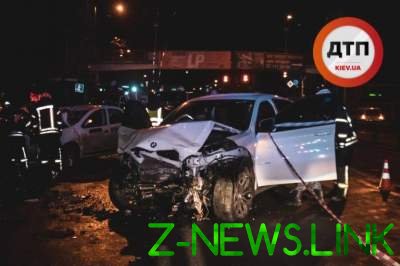 В Киеве внедорожник разбил пять авто: есть пострадавшие