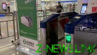 В Китае тестируют инновационную систему оплаты за проезд в метро