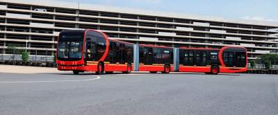 В Китае представили самый длинный электробус в мире. Видео