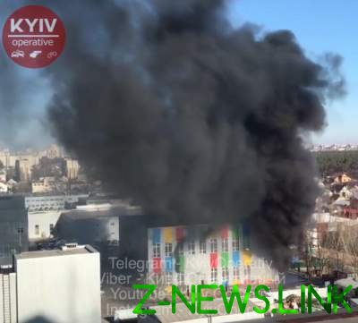 В Киеве произошел пожар в бизнес-центре