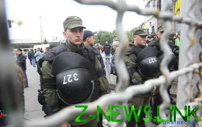 Полиция установила кордон между акциями «Демсокиры» и «Бессмертного полка». Видео