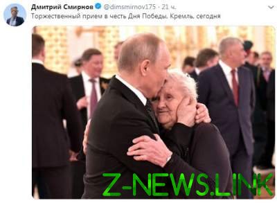 В Сети высмеяли Путина, целующего пожилую женщину
