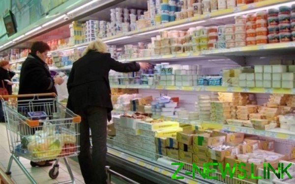 Названы месячные расходы украинцев на продукты питания