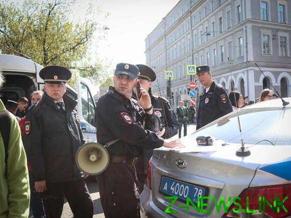 Трое активистов задержаны в Петербурге в ходе скандальной муниципальной кампании