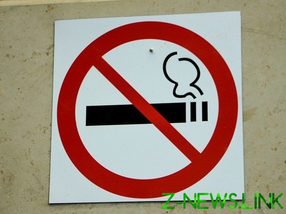 В России могут запретить курить в коммуналках