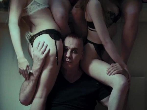 Российские девушки снялись в порноклипе солиста Rammstein. Теперь они получают угрозы