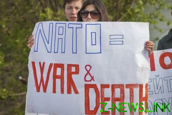 Уже и Европе такое НАТО не надо