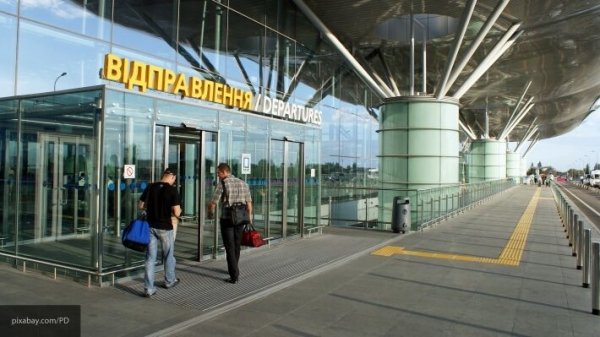 Вывезенные из Вьетнама украинцы с криками прорвали блокаду в аэропорту «Борисполь»