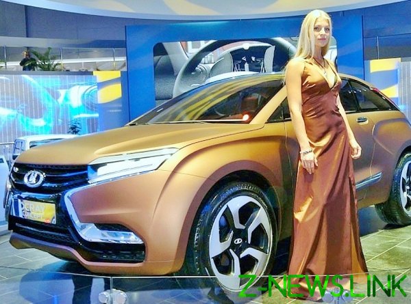 «АвтоВАЗ» опроверг информацию о снятии с производства Lada Xray