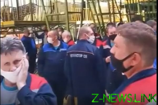 В Ульяновске на авиастроительном заводе Авиастар работягам урезали зарплату в 2 раза