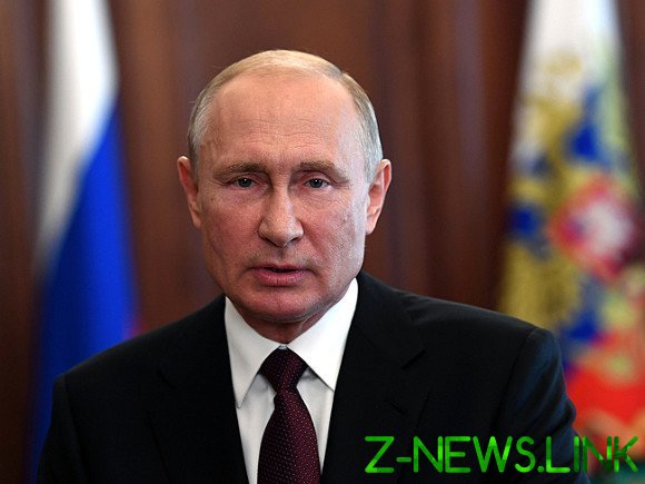 Путин: Уровень доходов у людей снижается