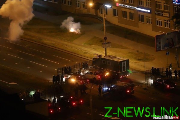 Силовики в Минске открыли огонь по протестующим. В числе раненных — журналистка