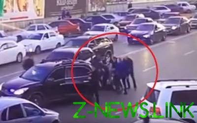 Охранники министра МВД Дагестана избили и похитили мужчину. Видео