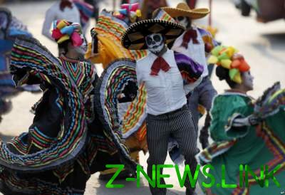 Впечатляющие кадры: в Мексике прошел парад ко Дню мертвых. Фото