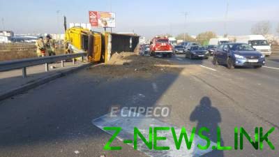 Масштабная авария в Киеве: грузовик въехал в маршрутку
