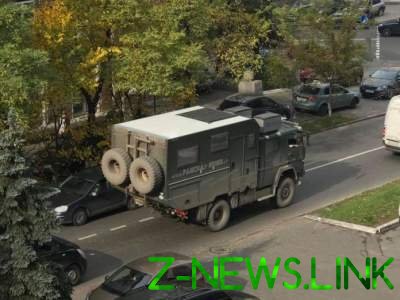 На дорогах Киева видели необычный грузовик 