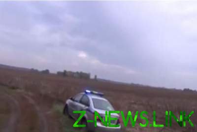 Полтавских полицейских поймали во время получения взятки. Видео