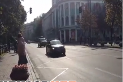 В Киеве из-за кортежа чиновника перекрывали движение. Видео