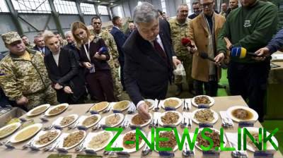 "Пока Порошенко не видит": военные показали, как их кормят. Видео 