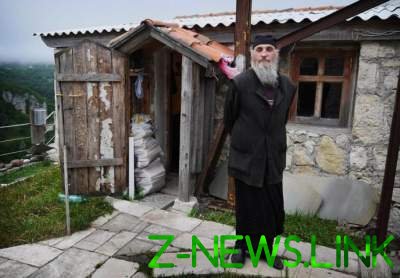 Грузинский монах 24 года живет вне цивилизации. Фото
