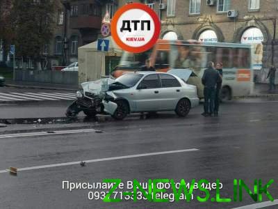 ДТП в Киеве: легковушку от столкновения развернуло на встречку