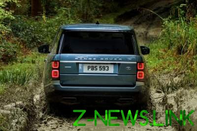 Появились первые фото обновленного Range Rover 