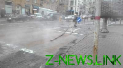 Авария в Киеве: улицы столицы залило кипятком